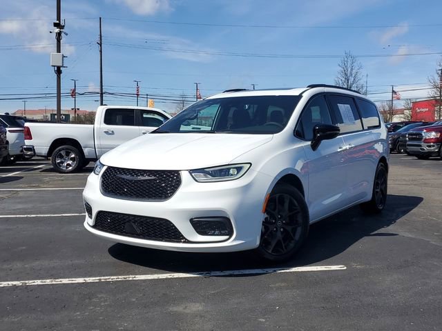 Certified 2026 Chrysler Pacifica Limited w/ S Appearance Package FWD image 1