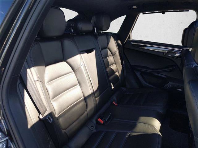 Used 2018 Porsche Macan Turbo AWD/4WD image 20
