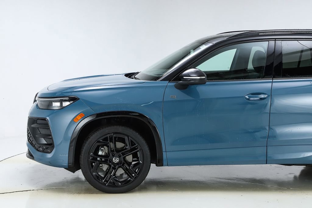 New 2026 Volkswagen Tiguan SE R-Line image 3