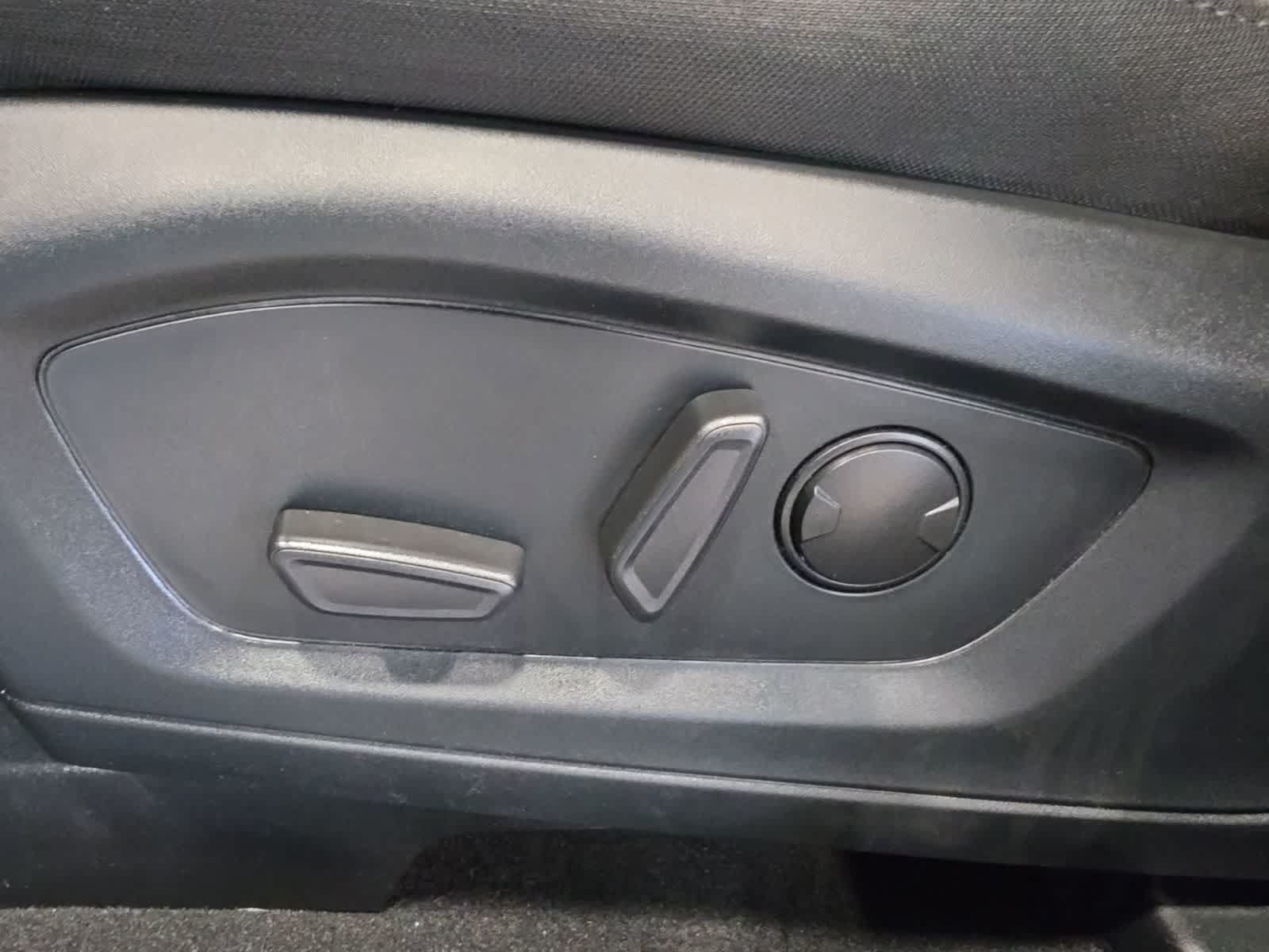 Used 2023 Ford Explorer XLT AWD/4WD image 17
