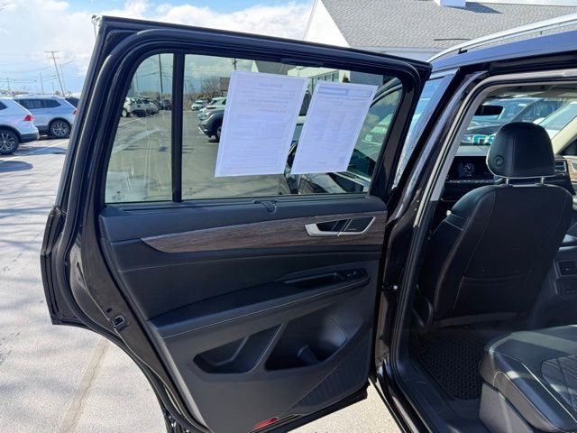 Certified 2024 Volkswagen Atlas SEL Premium R-Line image 9