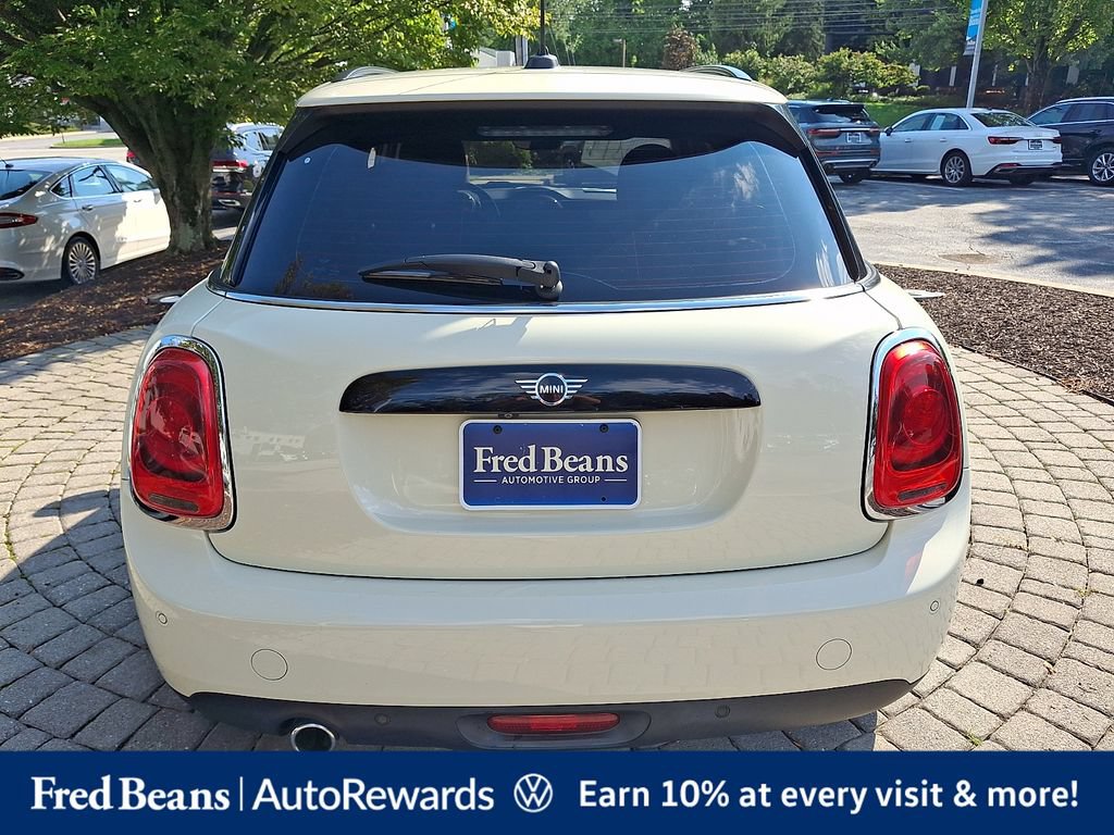 Used 2021 MINI Cooper 4-Door Hardtop w/ Storage Package FWD image 7