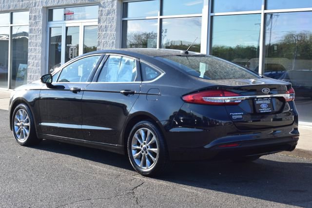 Used 2017 Ford Fusion SE w/ Fusion SE Technology Package FWD image 7