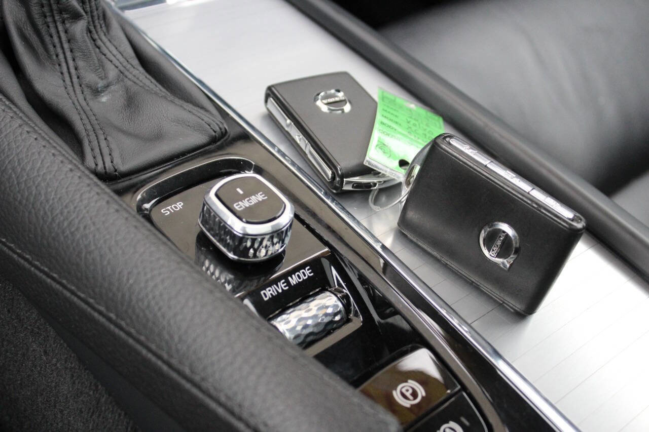 Used 2016 Volvo XC90 T6 Momentum image 32