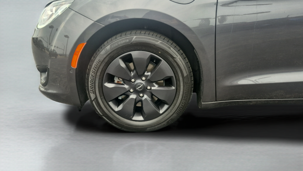 Used 2020 Chrysler Pacifica Limited w/ Advanced Safetytec Group FWD image 30