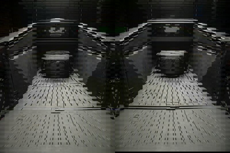 Used 2024 Tesla Cybertruck AWD Crew Cab image 9