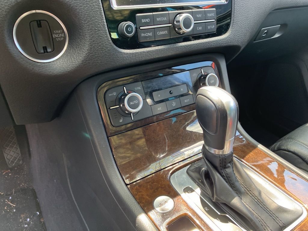 Used 2014 Volkswagen Touareg Executive image 14