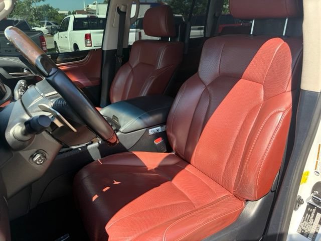 Used 2019 Lexus LX 570 4WD w/ Luxury Package image 18
