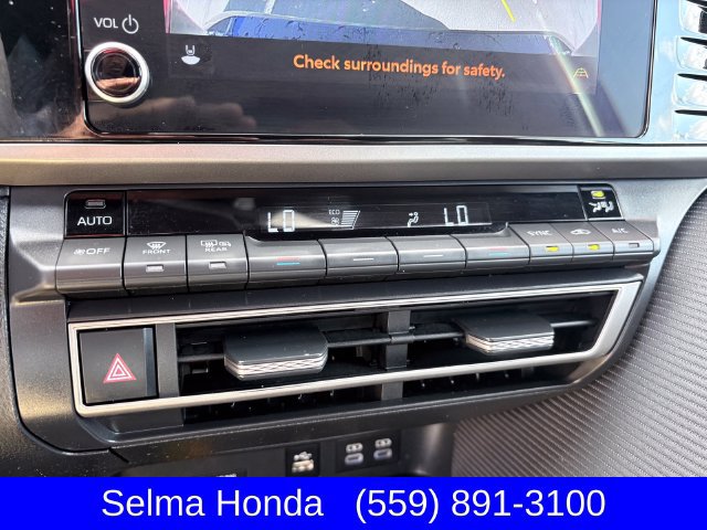 Used 2025 Toyota Camry SE FWD image 18