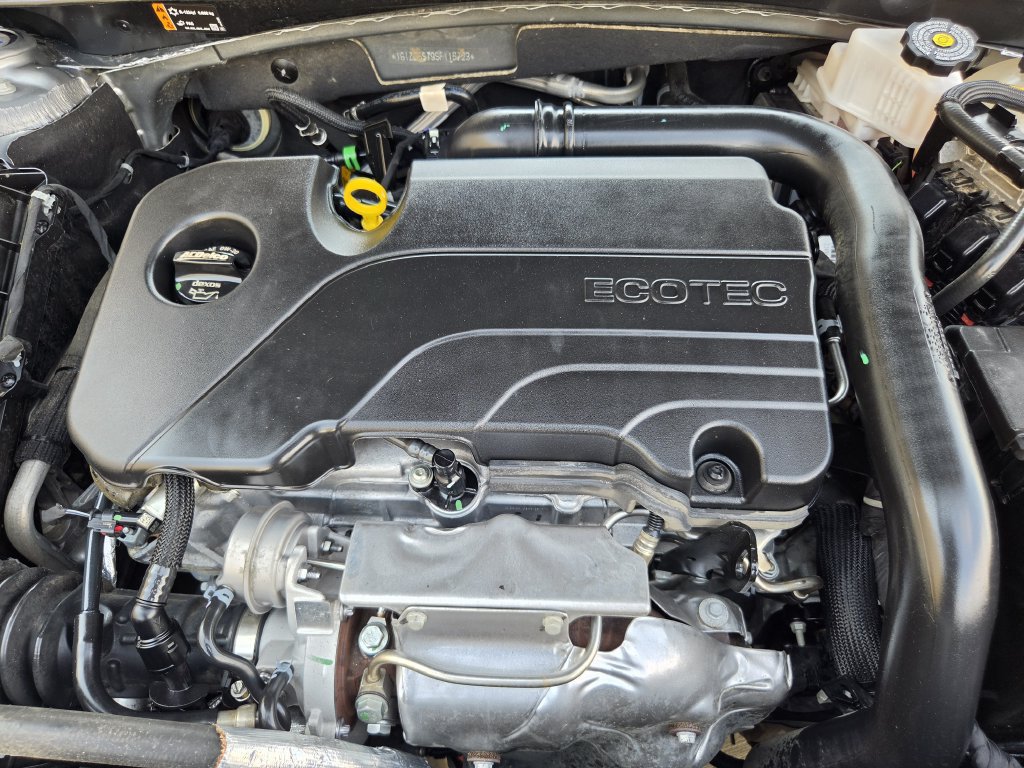 Used 2025 Chevrolet Malibu LT FWD image 24