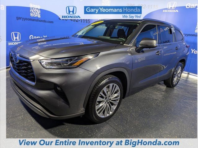 Used 2023 Toyota Highlander Platinum FWD image 10