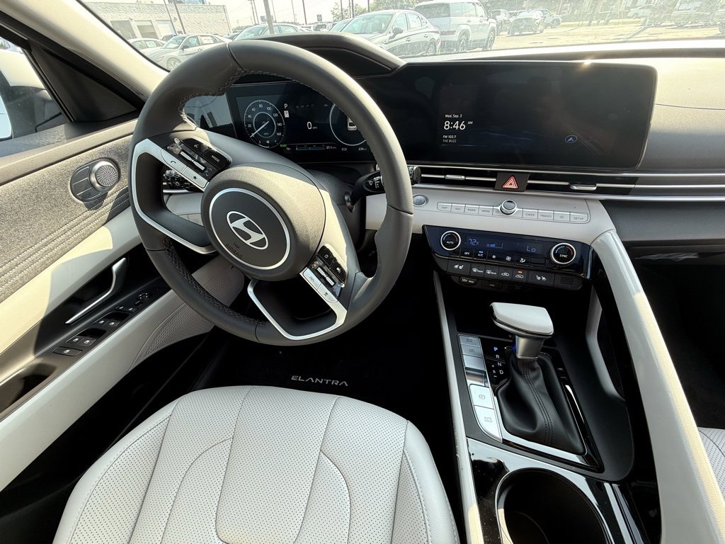 New 2025 Hyundai Elantra Limited image 19