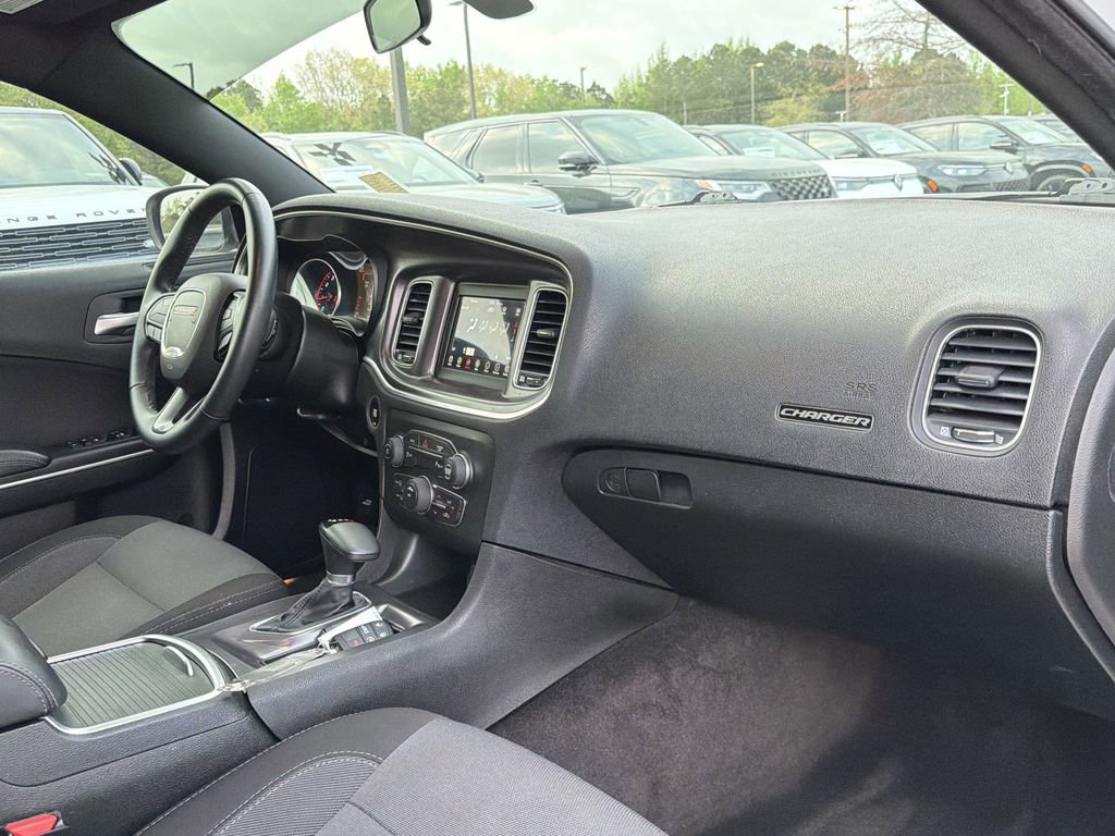 Used 2018 Dodge Charger SXT image 18