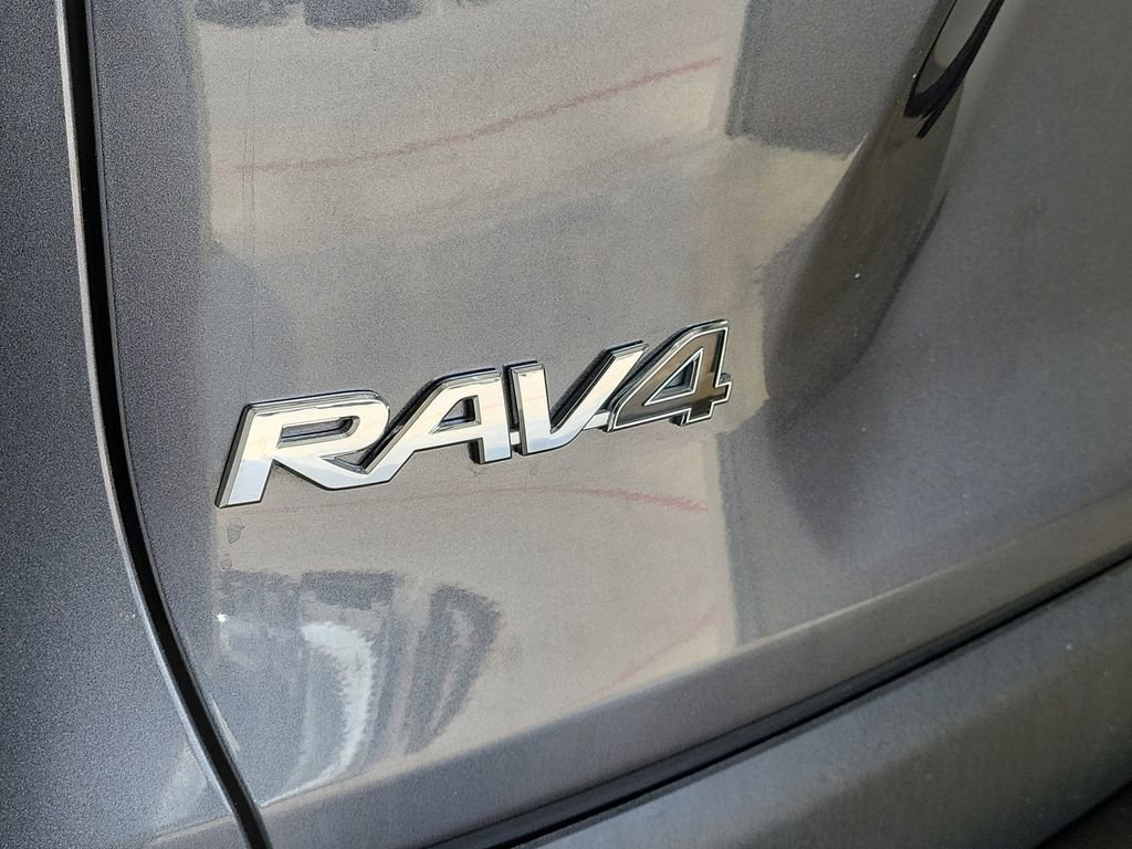 Used 2020 Toyota RAV4 XLE w/ Convenience Package FWD image 9