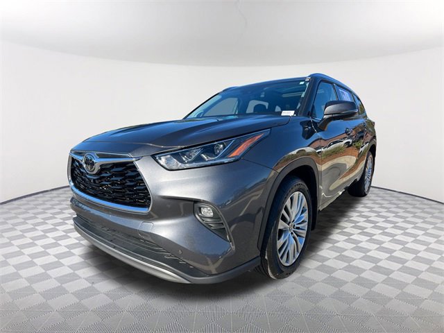 Used 2024 Toyota Highlander Platinum image 1