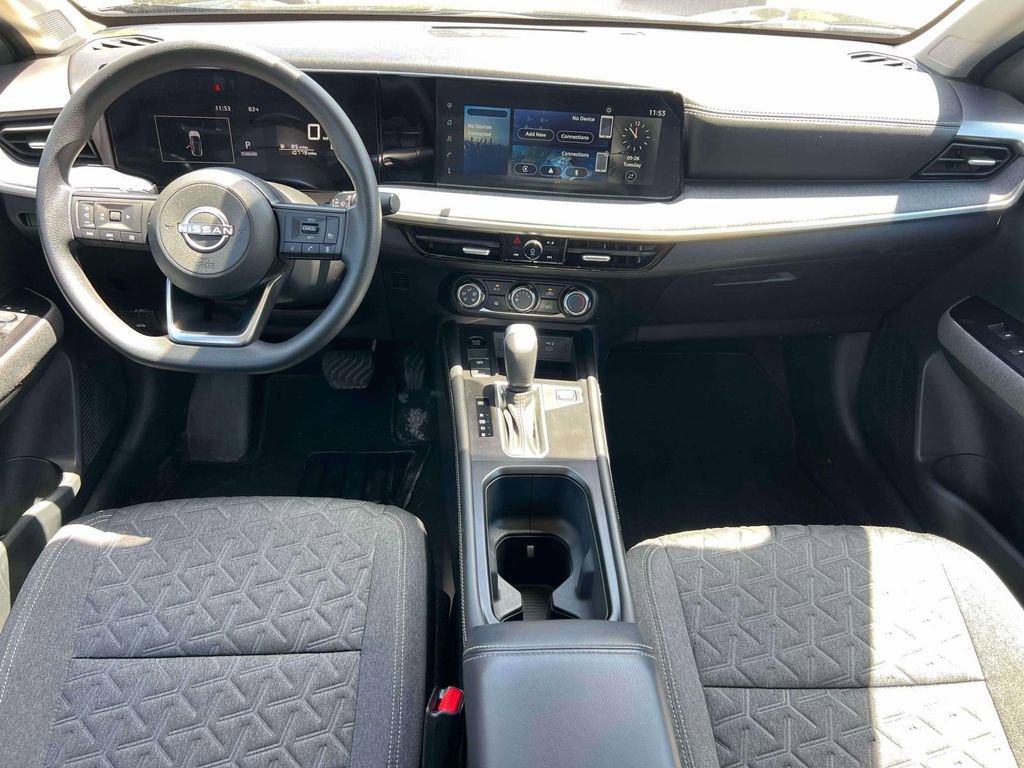Used 2025 Nissan Kicks SV AWD/4WD image 13
