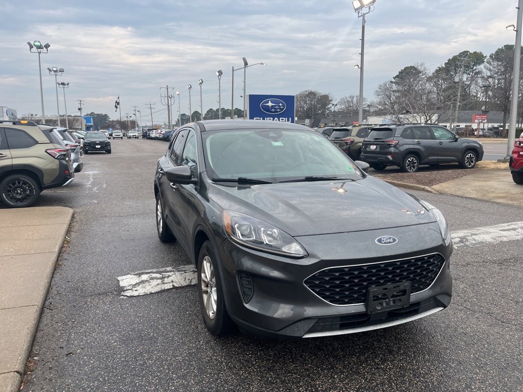 Used 2020 Ford Escape SE image 2