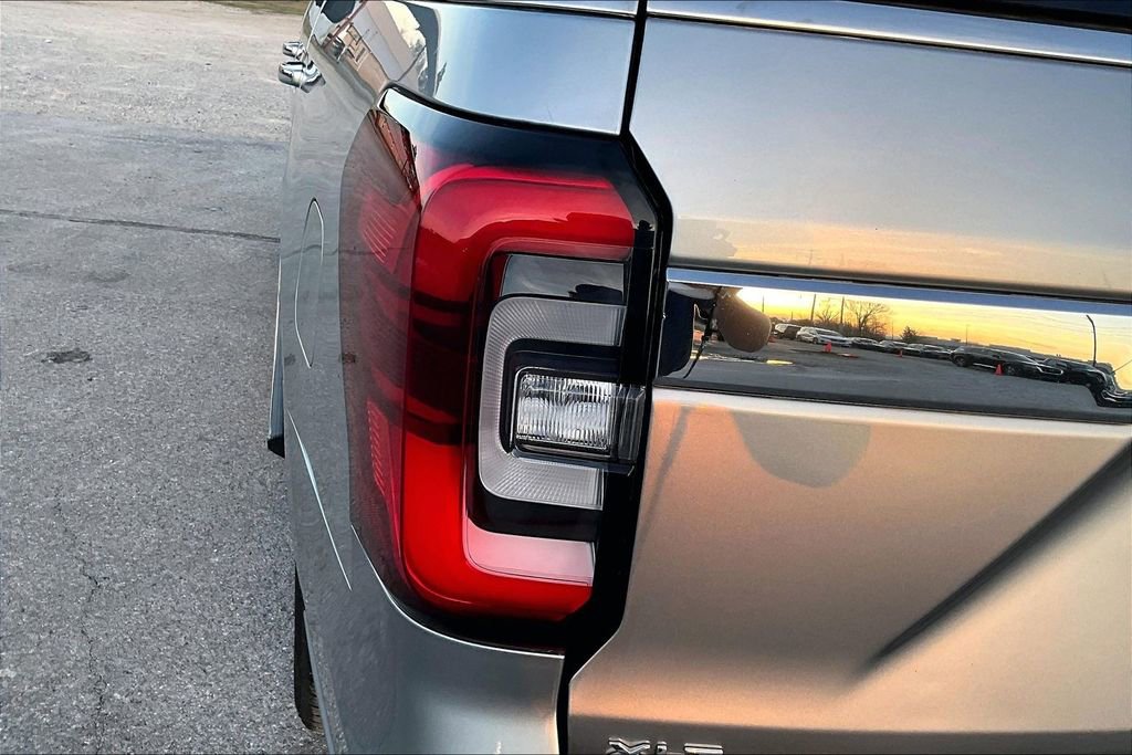 Used 2024 Ford Expedition Max Limited image 22