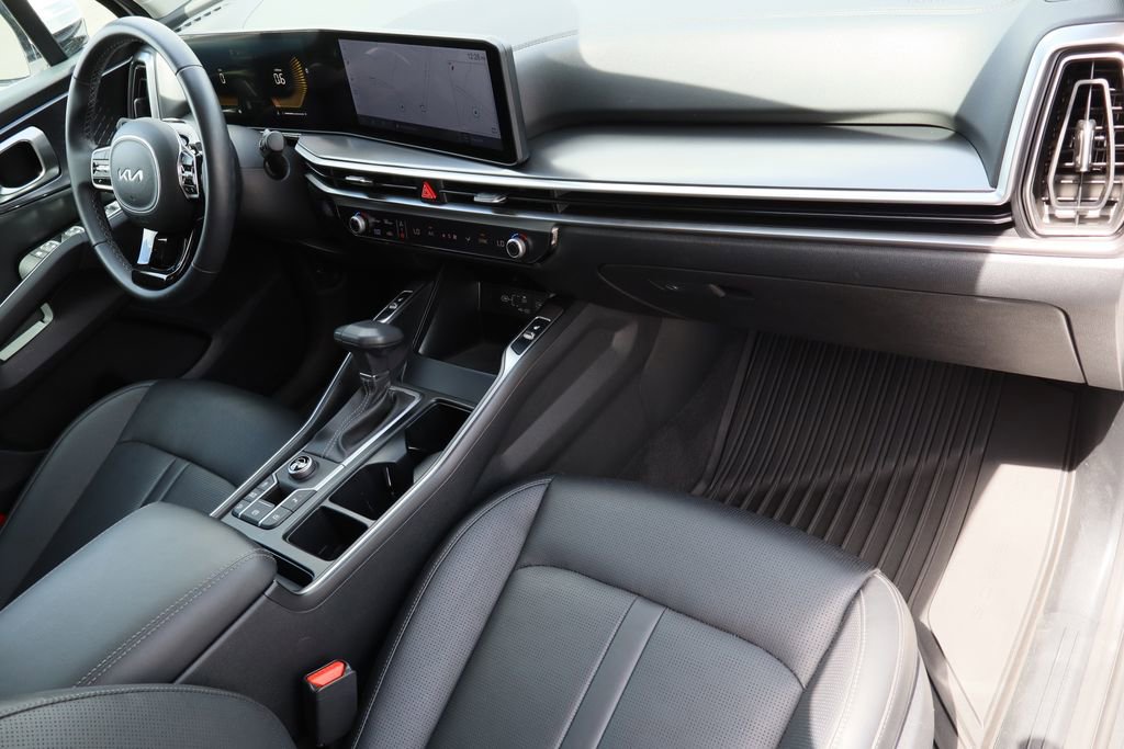Used 2025 Kia Sorento S image 28