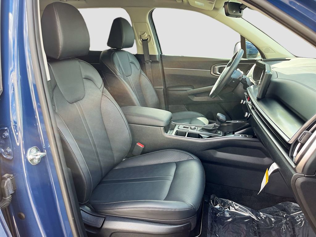 Certified 2025 Kia Sorento S image 29