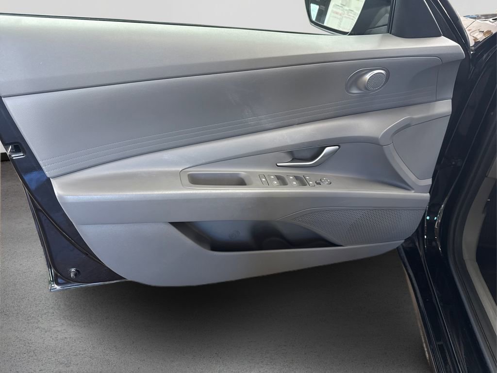 Used 2022 Hyundai Elantra SEL w/ Preferred Accessory Package image 23