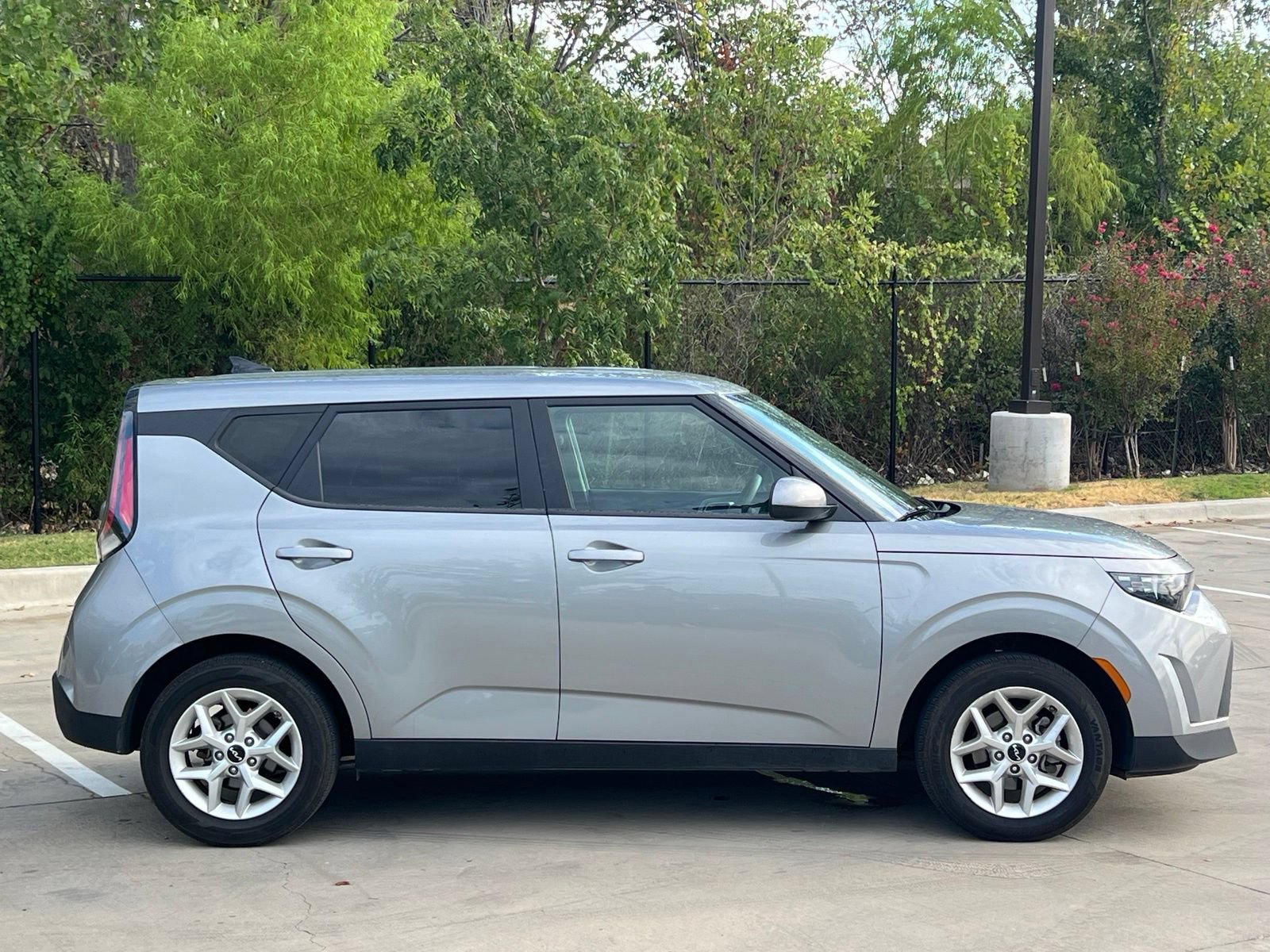Used 2025 Kia Soul LX w/ LX Technology Package FWD image 5