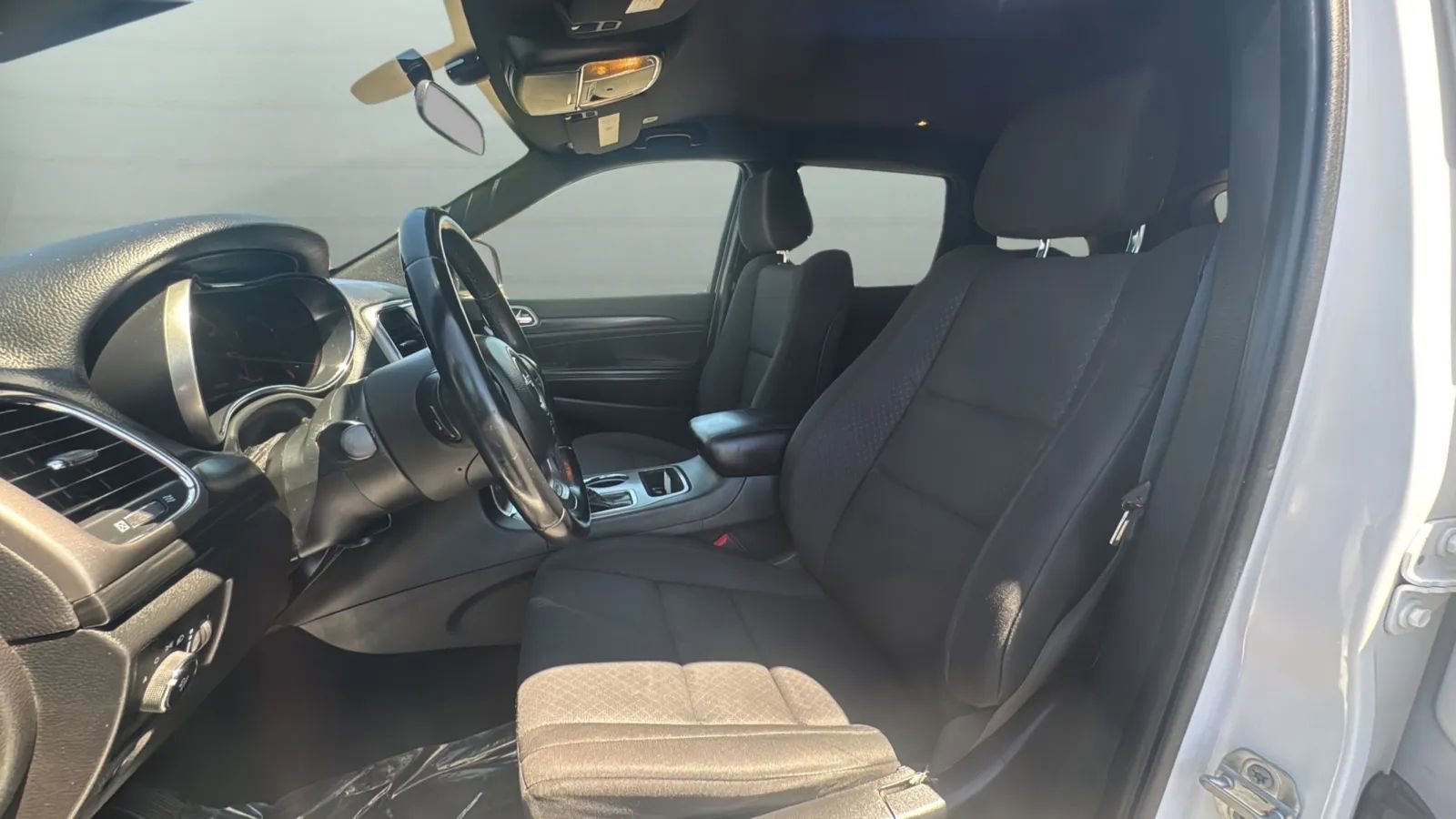 Used 2020 Jeep Grand Cherokee Laredo RWD image 23
