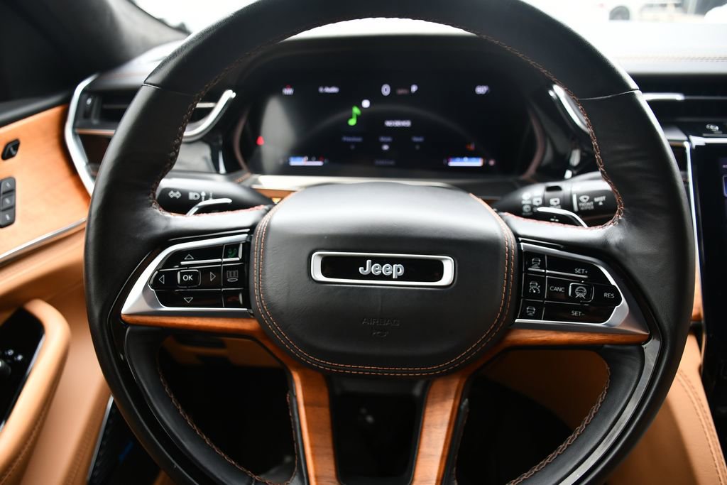 Used 2023 Jeep Grand Cherokee Summit AWD/4WD image 35