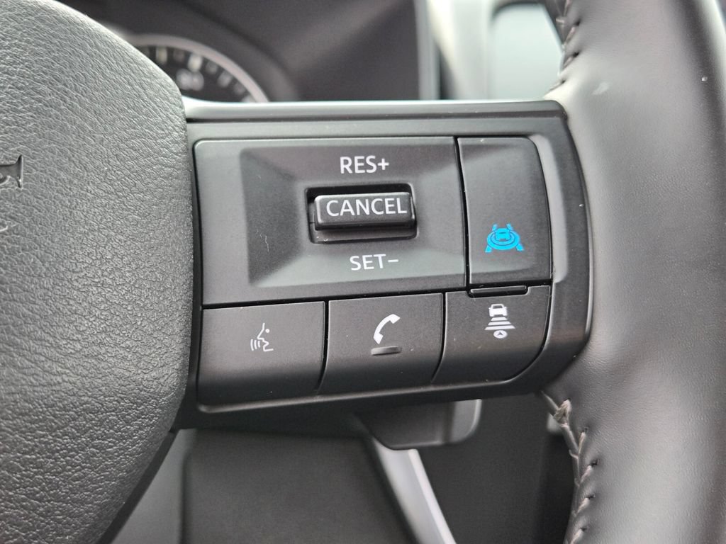 Used 2025 Nissan Rogue SV AWD/4WD image 28