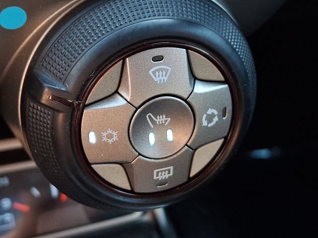 Used 2015 Chevrolet Camaro SS w/ SS Performance Package RWD image 23