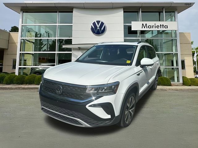 Used 2023 Volkswagen Taos SE w/ Panoramic Sunroof Package FWD image 1