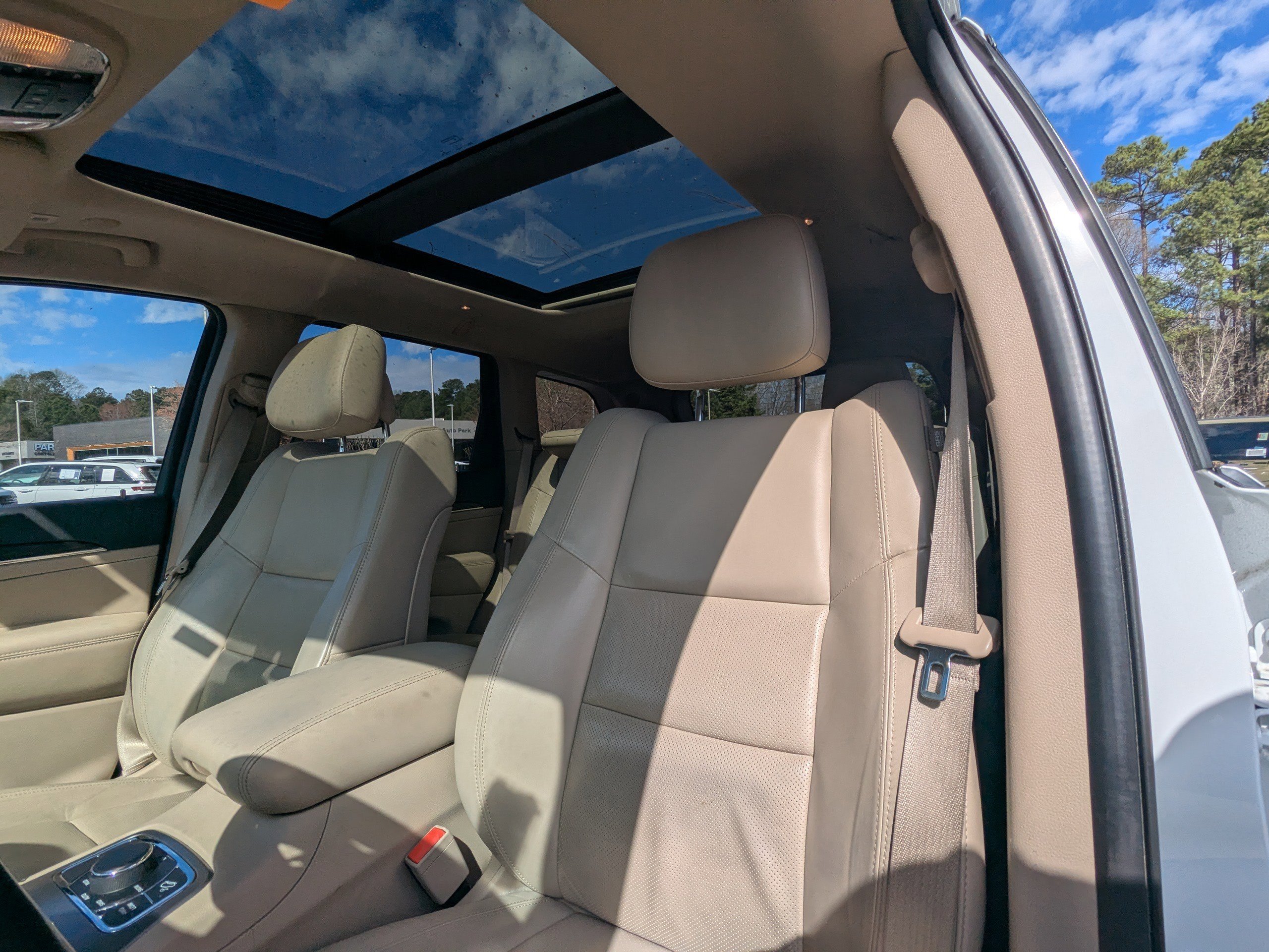 Used 2020 Jeep Grand Cherokee Limited w/ Luxury Group II image 9