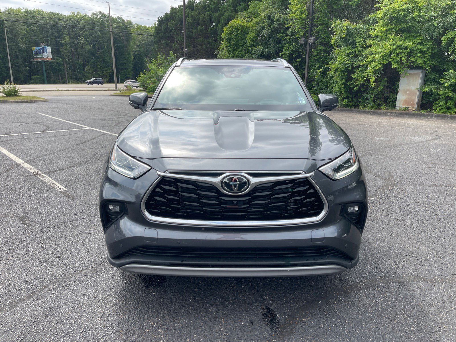 Used 2023 Toyota Highlander Platinum FWD image 2