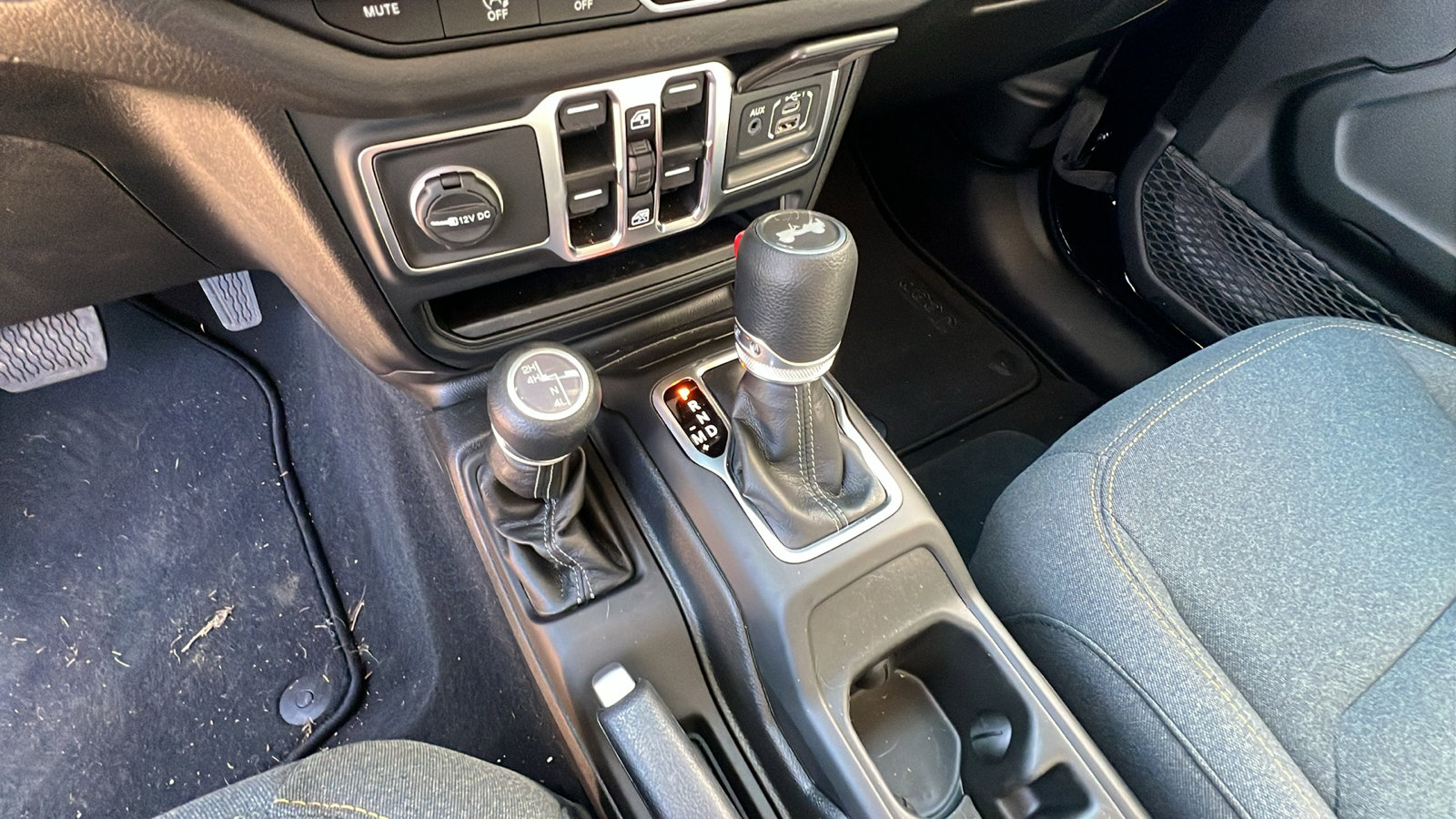 Certified 2025 Jeep Wrangler Sport S image 30