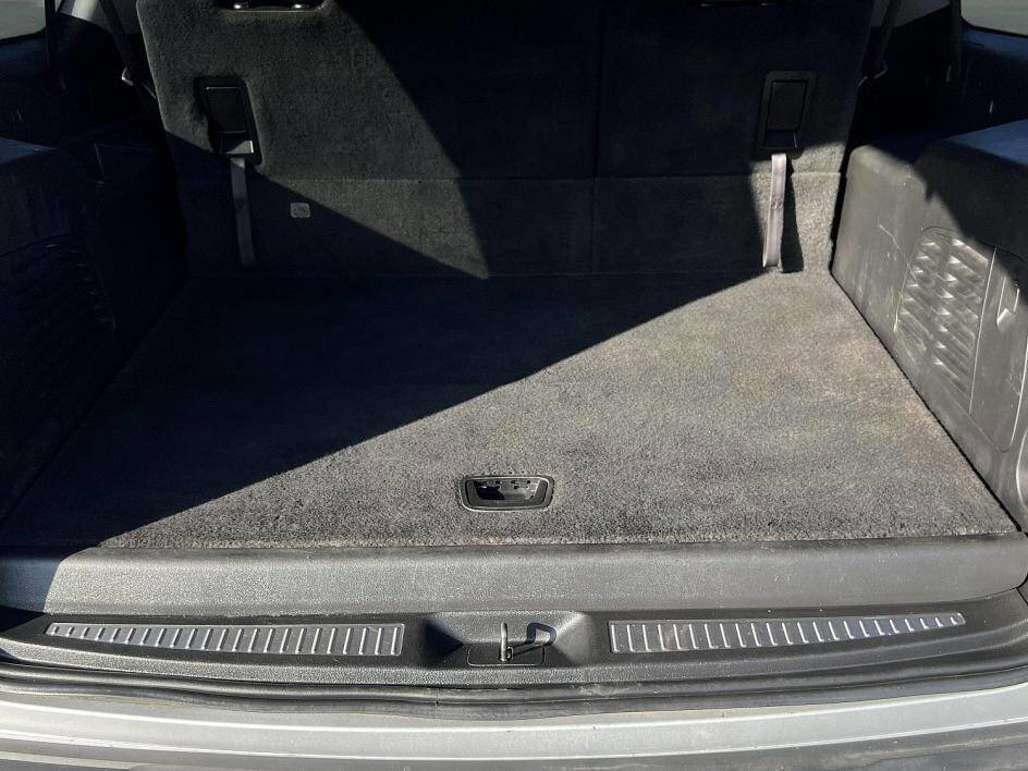 Used 2020 Chevrolet Suburban LT image 11