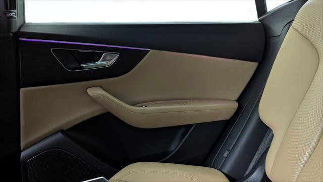 Used 2022 Audi Q8 Premium Plus w/ Premium Plus Package image 37