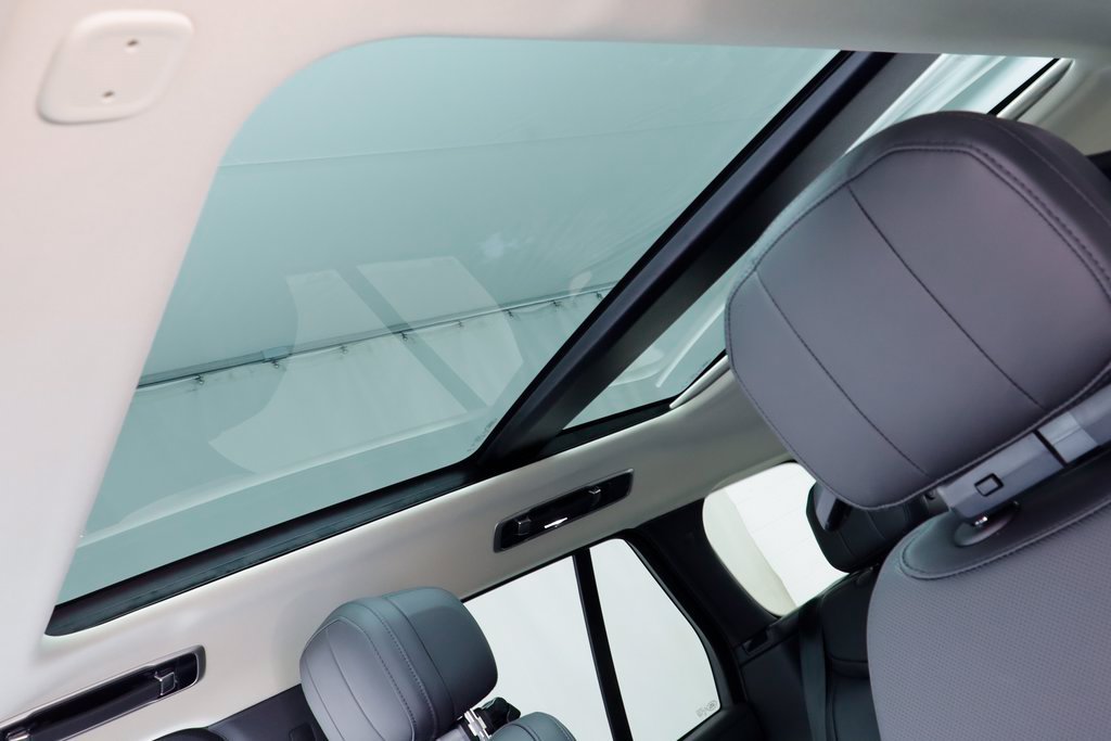 New 2025 Land Rover Range Rover SE AWD/4WD image 14