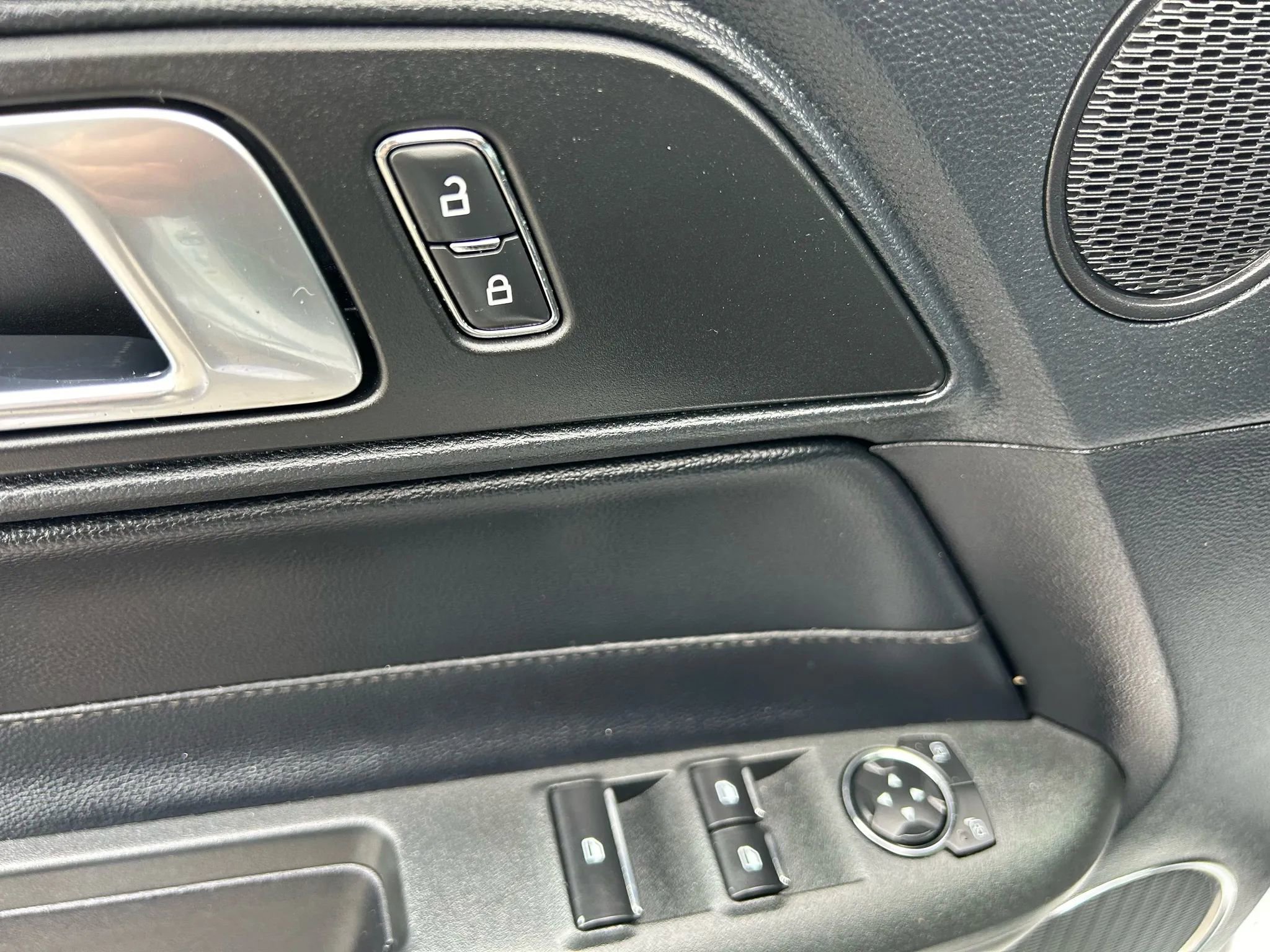 Used 2018 Ford Mustang Premium image 26