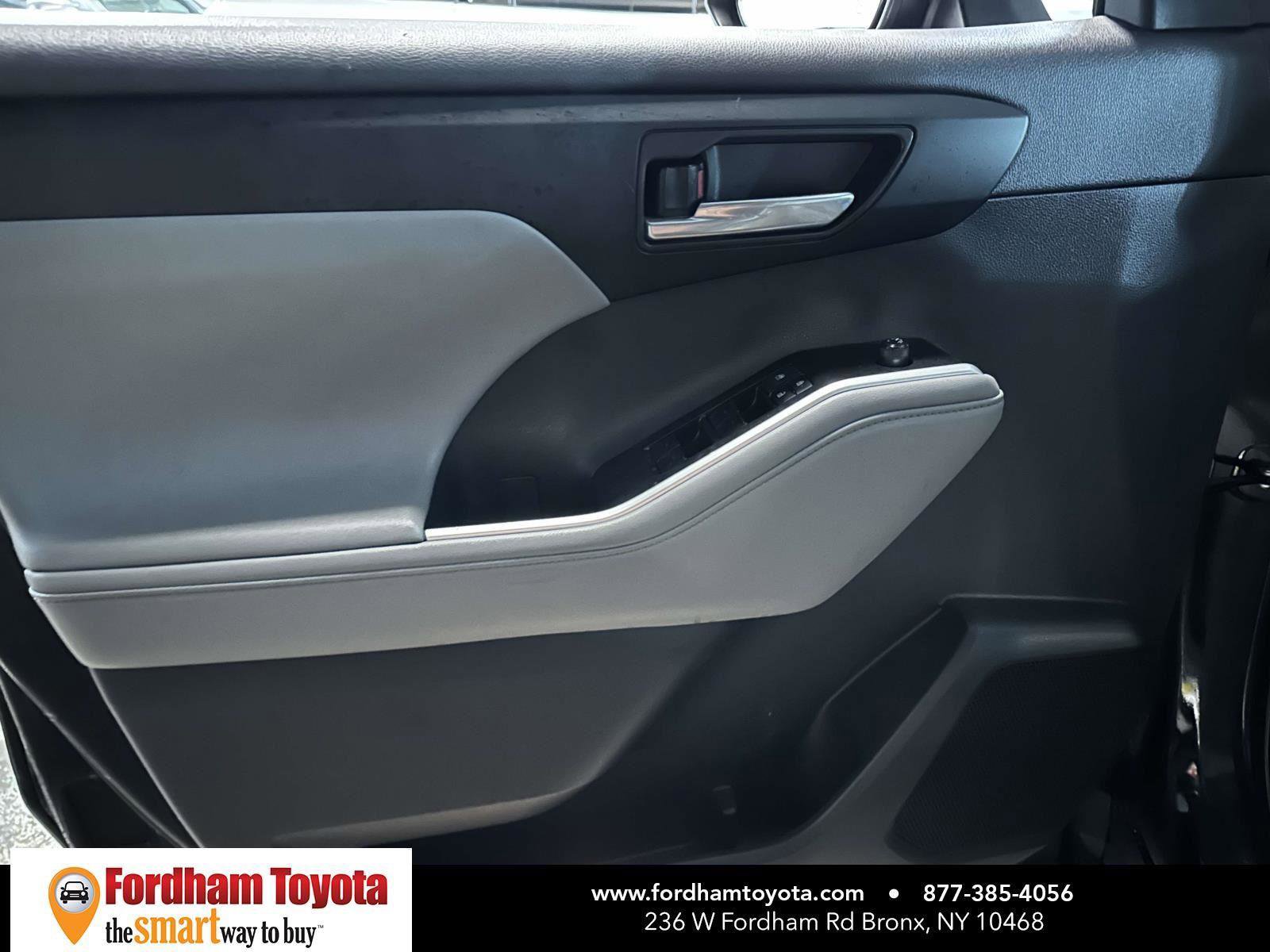 Used 2023 Toyota Highlander XLE image 18