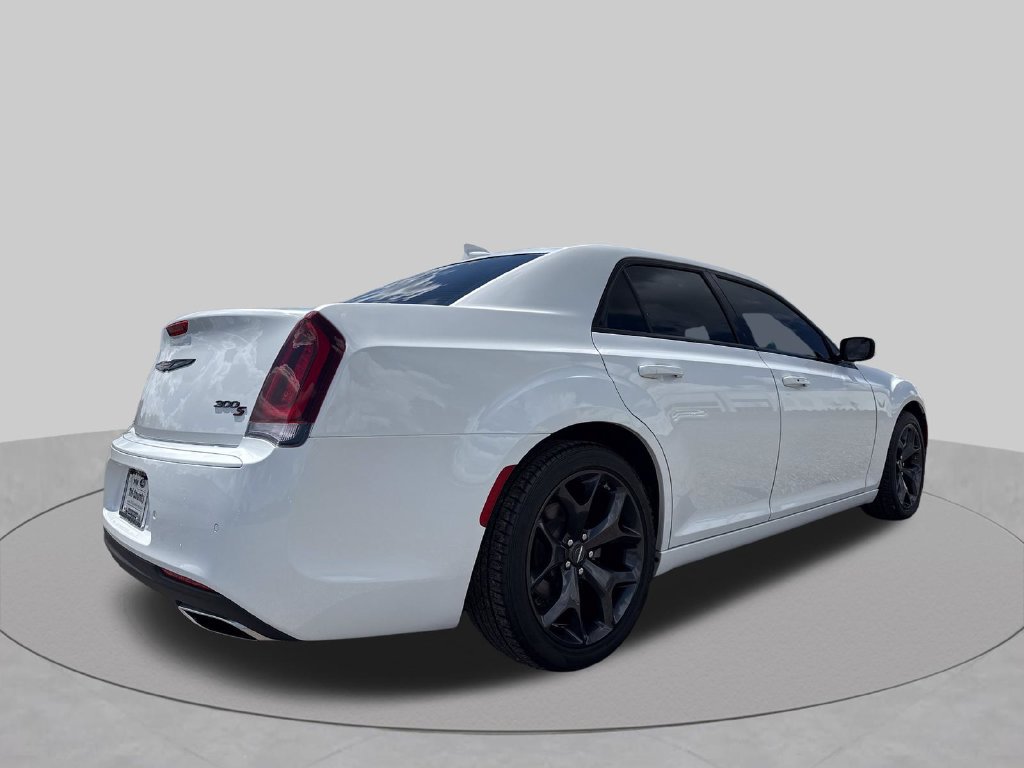 Used 2023 Chrysler 300 S w/ Comfort Group RWD image 8