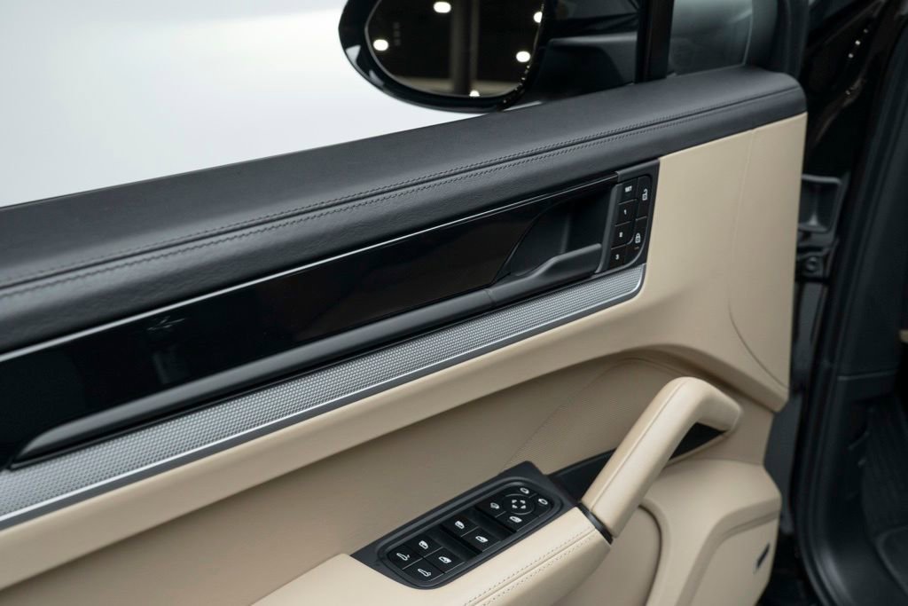 Used 2024 Porsche Cayenne Coupe image 17