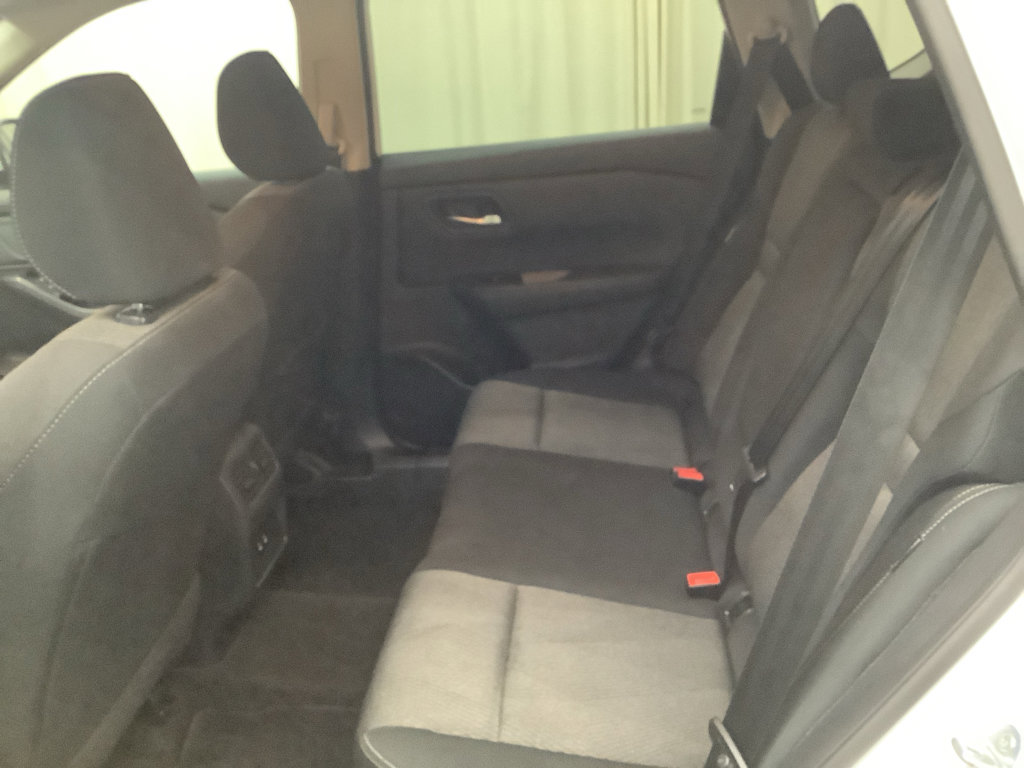 Used 2024 Nissan Rogue SV image 25