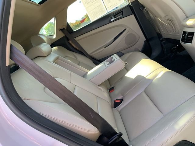Used 2016 Hyundai Tucson Limited w/ Option Group 03 FWD image 12