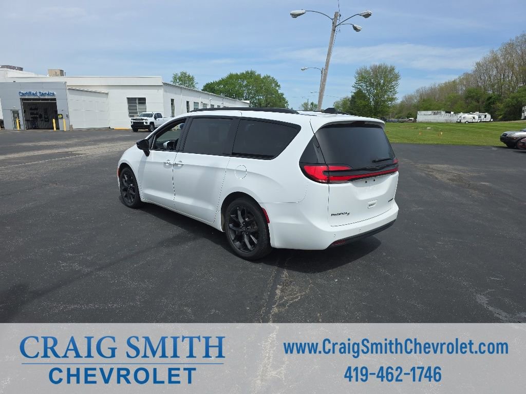 Used 2025 Chrysler Pacifica Limited FWD image 4