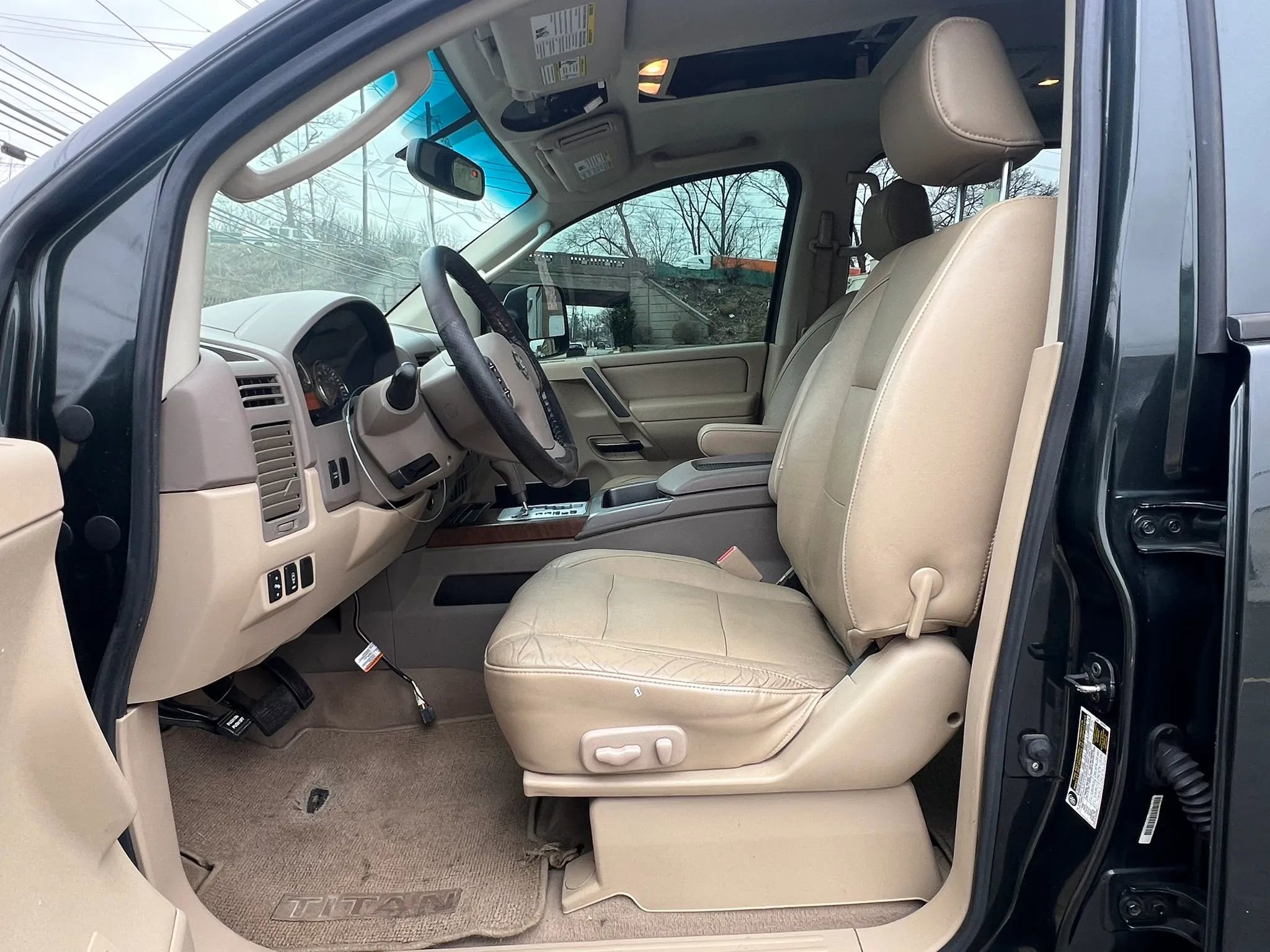 Used 2008 Nissan Titan LE w/ Tow Pkg image 24