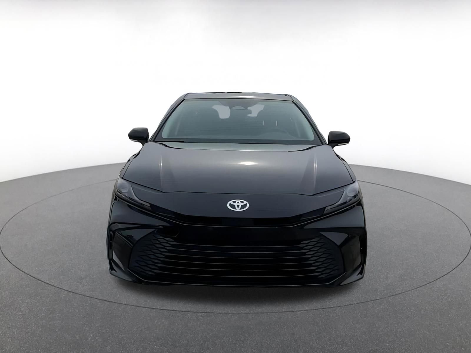 Used 2025 Toyota Camry LE image 4