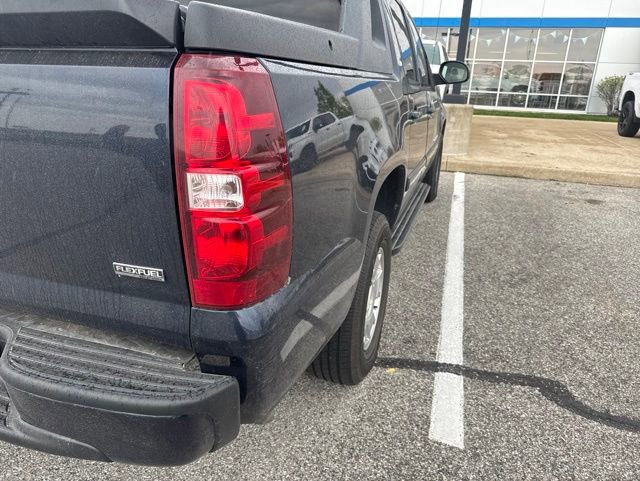 Used 2008 Chevrolet Avalanche LT AWD/4WD image 3