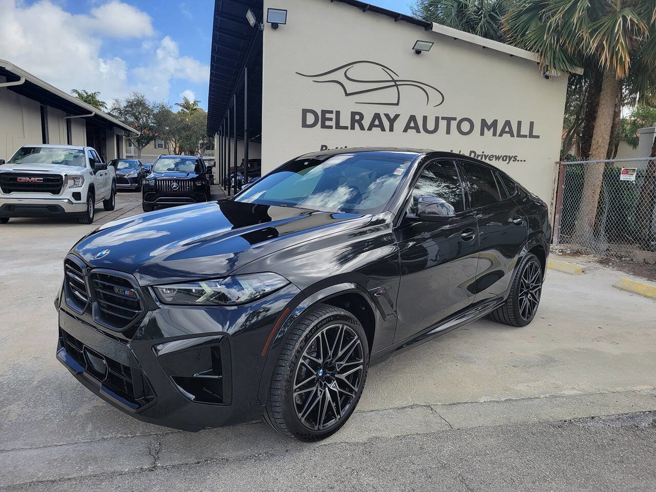 Used 2026 BMW X6 M Competition w/ Executive Package image 2