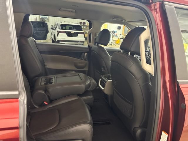 Used 2025 Kia Carnival FWD image 14