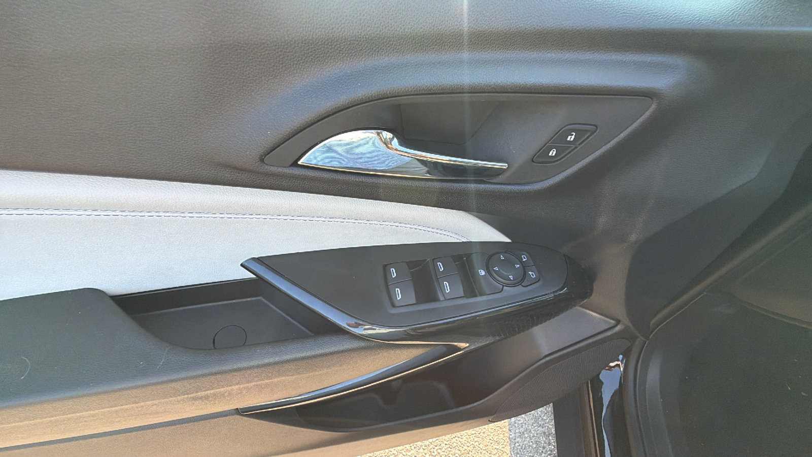 Used 2025 Chevrolet Trax LT FWD image 15